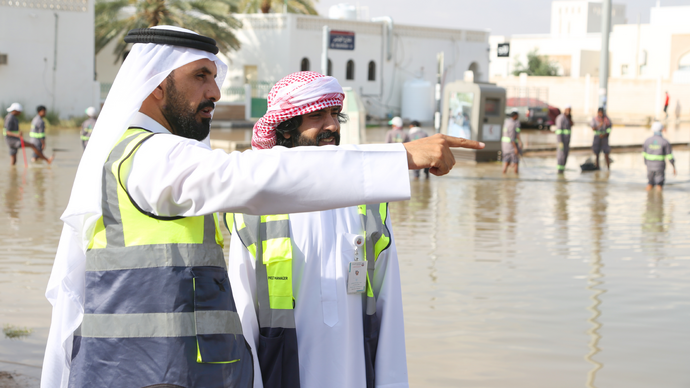 دائرة البلديات والنقل – أبوظبي تواصل جهودها لمعالجة آثار الحالة الجوية في الإمارة