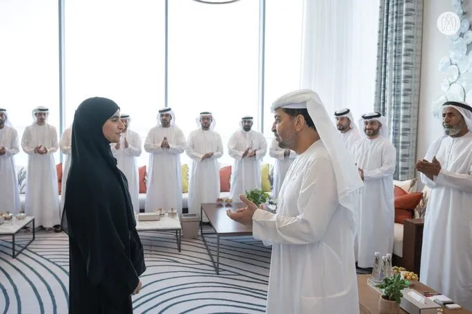 Hamdan bin Zayed receives top-performing 12th grade students in Al Dhafra Region