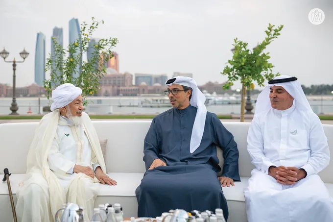 Mansour bin Zayed attends Ramadan iftar banquet with officials