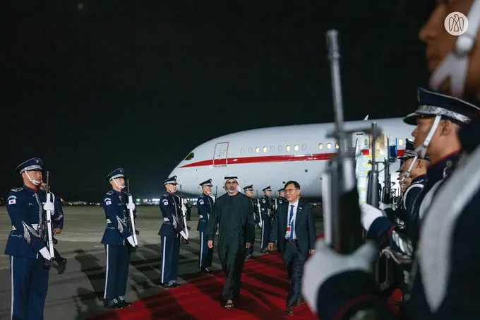 On behalf of the UAE President.. Crown Prince of Abu Dhabi arrives in Korea to attend Asia-Pacific Economic Cooperation forum