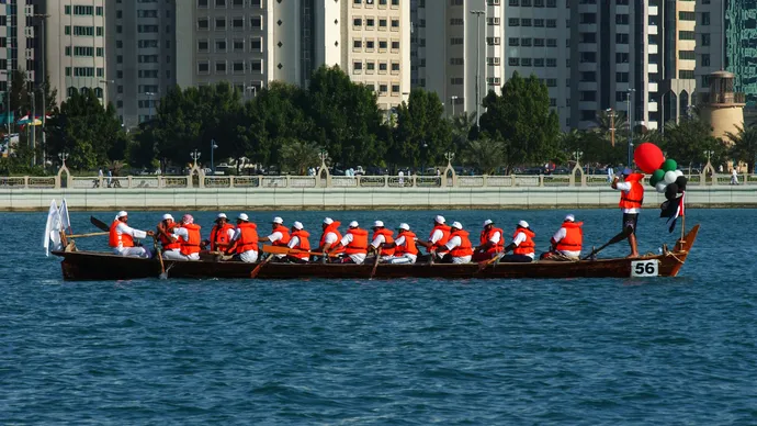 هيئة أبوظبي للتراث تنظِّم «سباق عيد الاتحاد لقوارب التجديف التراثية فئة 40 قدماً» احتفالاً بعيد الاتحاد الـ54 لدولة الإمارات