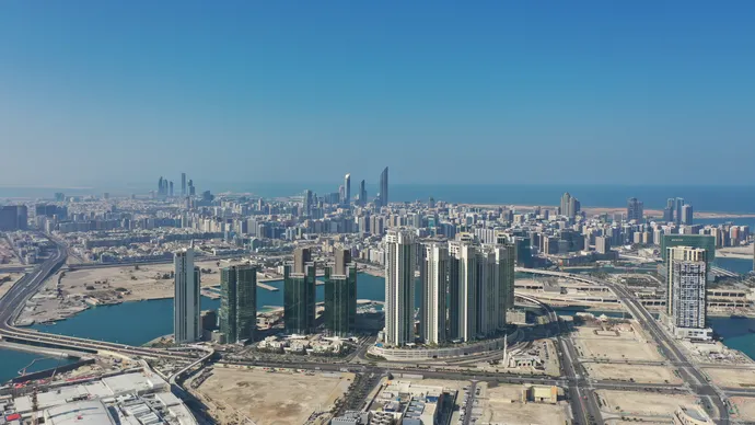 دائرة البلديات والنقل تعتمد مشاريع تطوير بمساحة تقارب 75 مليون متر مربع في أبوظبي خلال 2025