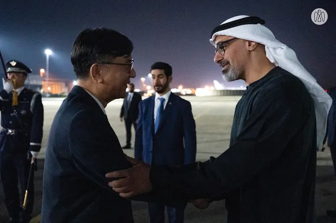 On behalf of the UAE President.. Crown Prince of Abu Dhabi arrives in Korea to attend Asia-Pacific Economic Cooperation forum