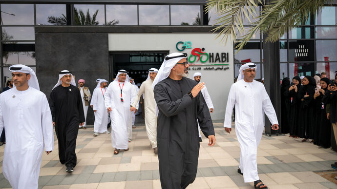 خالد بن محمد بن زايد  يلتقي أعضاء فريق الإمارات &quot;إكس آر جي&quot; في المرحلة الثانية من طواف الإمارات 2025