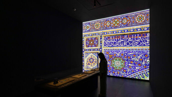 متحف اللوفر أبوظبي يستضيف معرض «كارتييه، الفن الإسلامي ومنابع الحداثة»