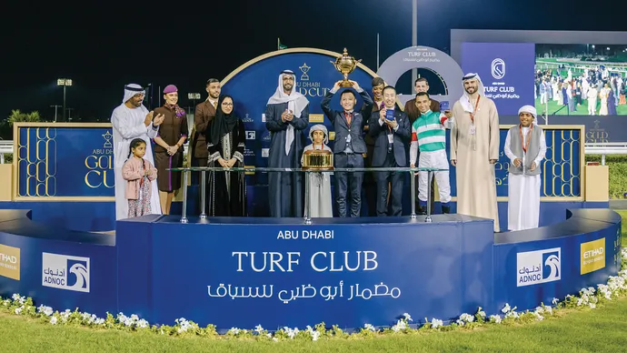 شخبوط بن نهيان بن مبارك يتوِّج الفائز بسباق كأس أبوظبي الذهبي