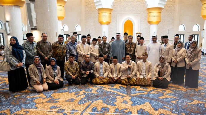 Theyab bin Mohamed bin Zayed visits Sheikh Zayed Grand Mosque in Surakarta, Indonesia