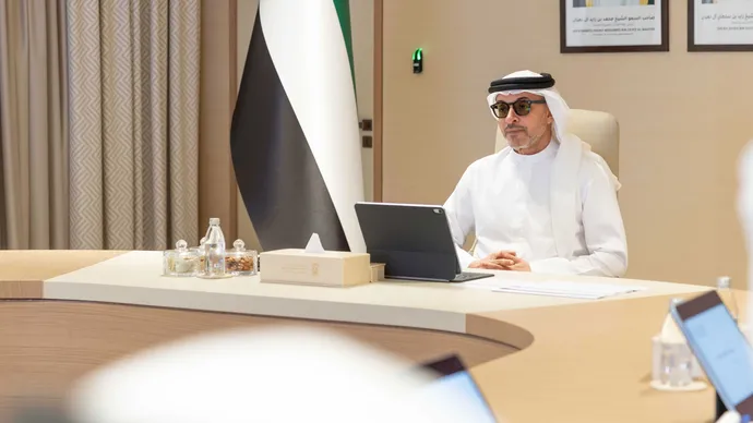 هزاع بن زايد يستقبل وفداً من دائرة الثقافة والسياحة ويطّلع على خطط تعزيز المنظومة السياحية والثقافية في منطقة العين