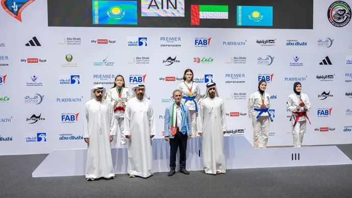 زايد بن حمد يشهد جانباً من منافسات بطولة العالم للجوجيتسو ويشارك في تتويج الفائزين