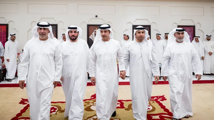 هزاع بن زايد  يُقدّم واجب العزاء في وفاة والدة اللواء أحمد ناصر الريسي