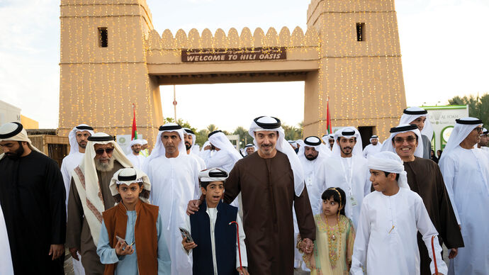 هزاع بن زايد يشهد جانباً من فعاليات الدورة الأولى من مهرجان العين للتمور