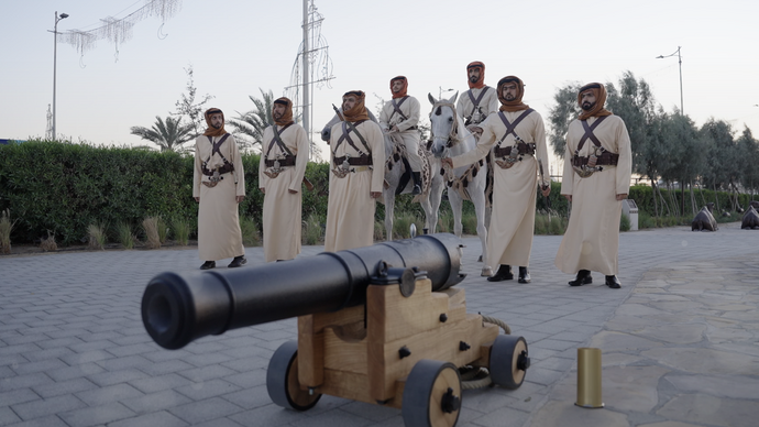 مدفع الإفطار في المقطع يحتفي بالتقاليد الرمضانية العريقة