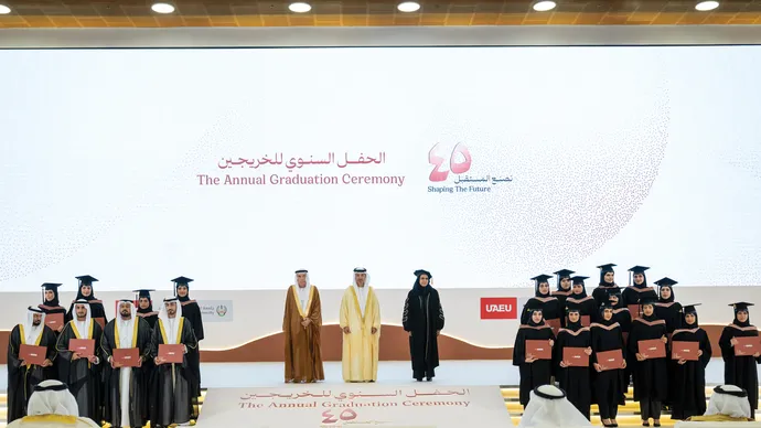 تحت رعاية رئيس الدولة.. هزاع بن زايد يشهد حفل تخريج الدفعة الـ45 من طلبة جامعة الإمارات العربية المتحدة