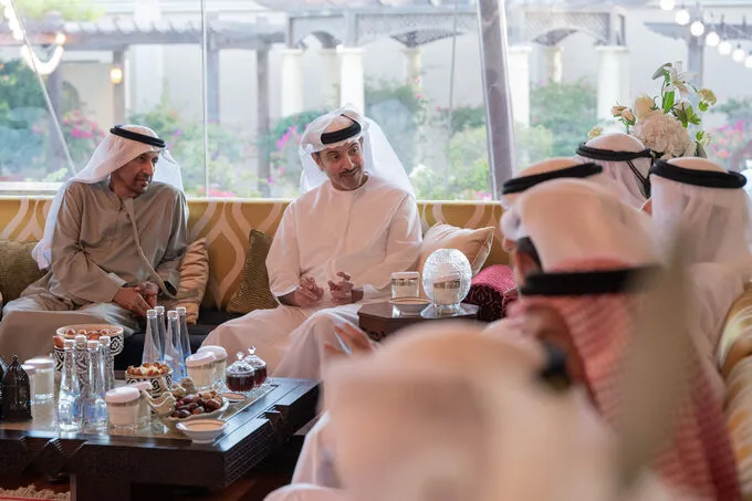 هزاع بن زايد يحضر مأدبة إفطار أقامها سعيد عيد الغفلي في منزله في أبوظبي