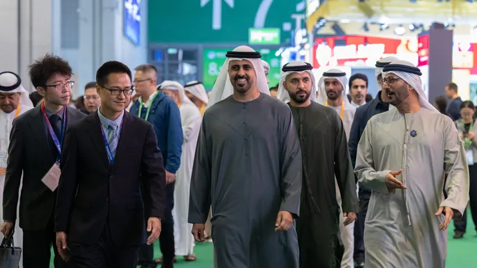 ذياب بن محمد بن زايد يقوم بجولة في أجنحة معرض الصين الدولي للاستيراد 2025 في شنغهاي