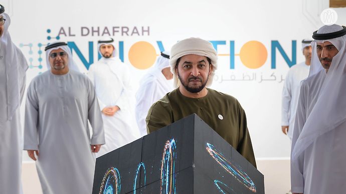 Hamdan bin Zayed visits Shams Solar Power Station and Al Dhafra Innovation Centre