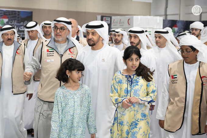 Hamdan bin Zayed participates in UAE stands with Lebanon humanitarian campaign efforts in Abu Dhabi