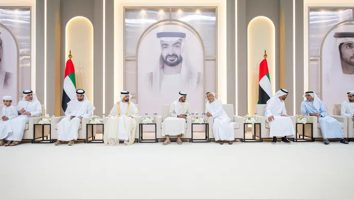 حضر معالي الشيخ خليفة بن طحنون بن محمد آل نهيان، رئيس ديوان ولي عهد أبوظبي، حفل الاستقبال الذي أقامه عبدالحميد أحمد صديقي بمناسبة زفاف نجله محمد إلى كريمة أحمد هاشم خوري.