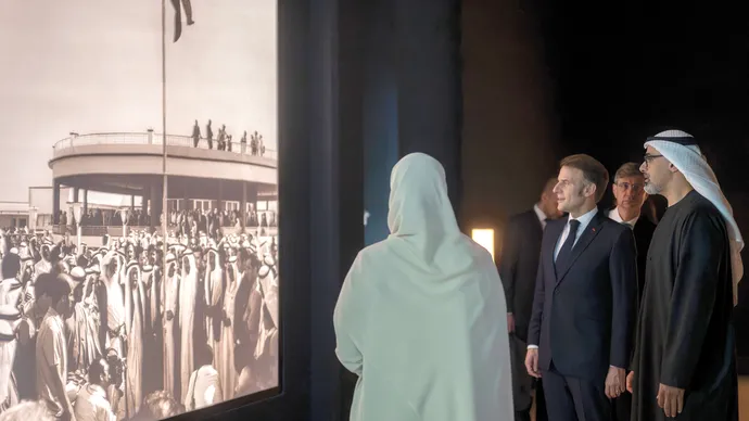 Accompanied by Crown Prince of Abu Dhabi, French President visits Zayed National Museum