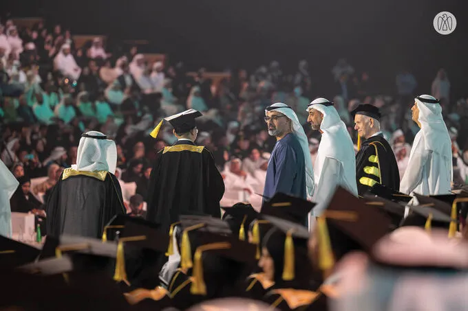 خالد بن محمد بن زايد يشهد حفل تخريج طلبة جامعة خليفة