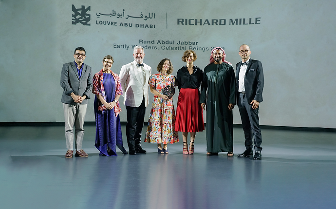 بحضور زايد بن سلطان بن خليفة، متحف اللوفر أبوظبي يعلن اسم الفائزة بالنسخة الثانية من جائزة ريتشارد ميل للفنون
