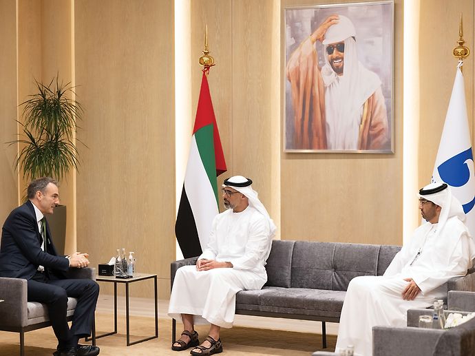 Khaled bin Mohamed bin Zayed meets with CEOs of Inpex and bp