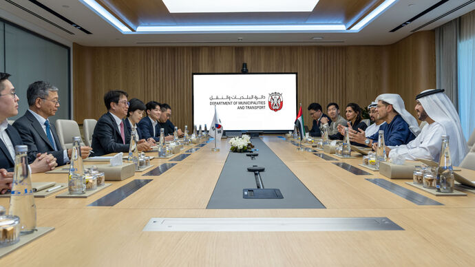 دائرة البلديات والنقل – أبوظبي تستقبل وفداً من كوريا الجنوبية للتعاون في مجالات التنقل وحلول المدن الذكية المبتكرة