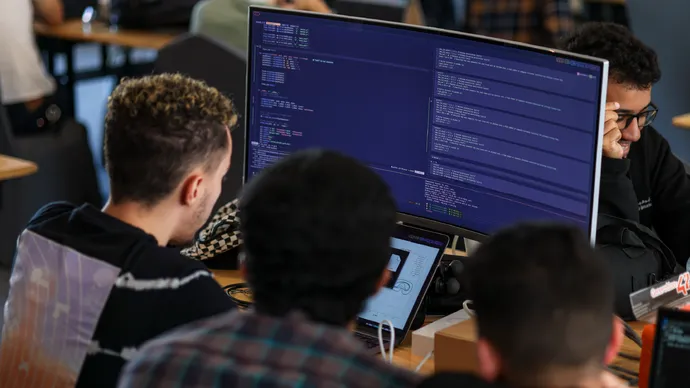 مجلس أبحاث التكنولوجيا المتطورة يطلق النسخة الثانية من مسابقة دوري أبوظبي للسباقات المستقلة والمسيّرة (A2RL) للعلوم والتكنولوجيا والهندسة والرياضيات لتمكين مبتكري المستقبل