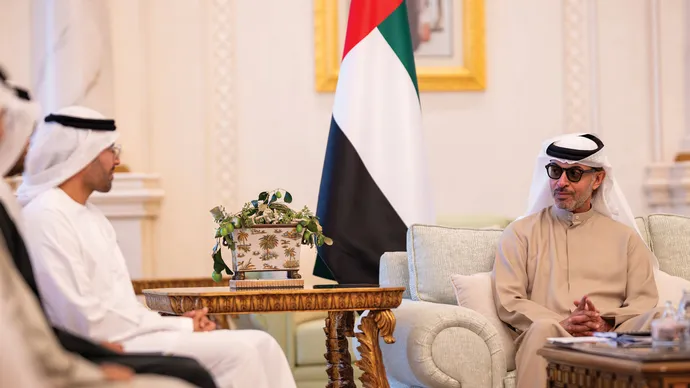 هزاع بن زايد يطّلع على أبرز الخطط الاستراتيجية والمشاريع الثقافية والسياحية في منطقة العين