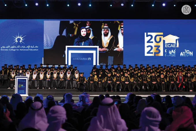 ذياب بن محمد بن زايد يشهد حفل تخريج طلبة كلية الإمارات للتطوير التربوي