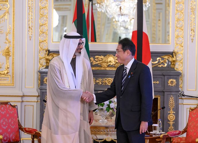 Khaled bin Mohamed bin Zayed meets Japanese Prime Minister Fumio Kishida and witnesses launch of strategic partnership agreement between the UAE and Japan