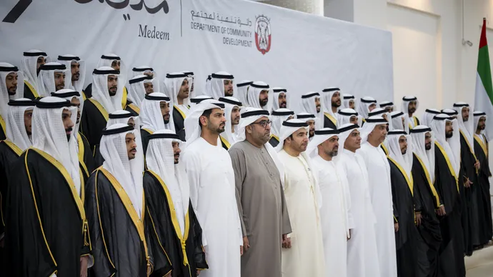 محمد بن حمدان بن زايد يشهد العرس الجماعي لـ83 عريساً من منتسبي هيئة أبوظبي للدفاع المدني