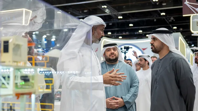ذياب بن محمد بن زايد يزور الدورة الخامسة من «اصنع في الإمارات»