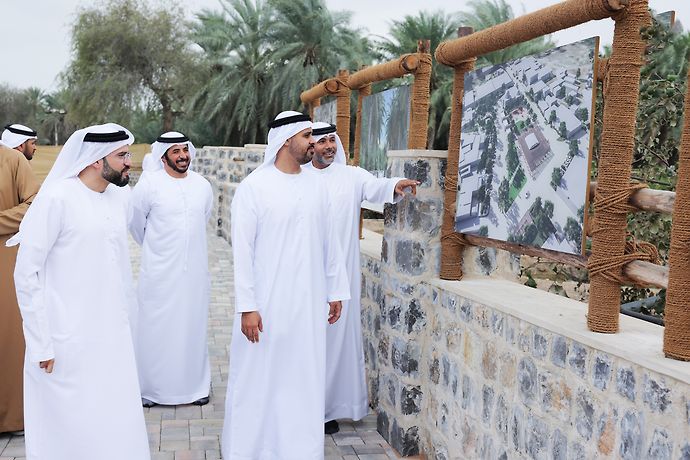 ذياب بن محمد يتفقَّد مشروع تطوير منطقة &quot;قدفع&quot; بالفجيرة أول مشاريع قرى الإمارات