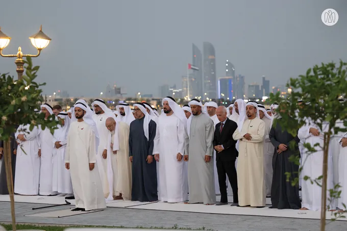 Mansour bin Zayed attends Ramadan iftar banquet with officials