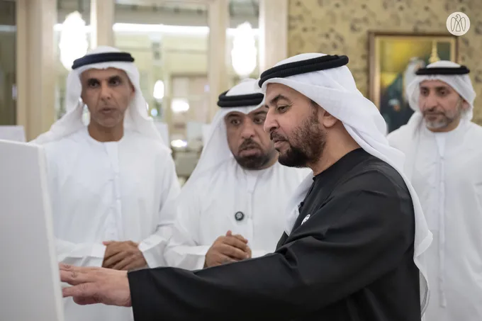 Hamdan bin Zayed receives delegation from Abu Dhabi Heritage Authority and reviews projects, programmes, and plans