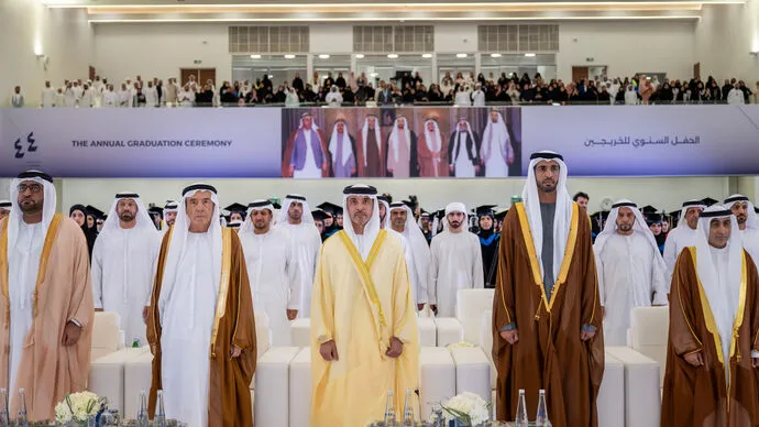 تحت رعاية رئيس الدولة.. هزاع بن زايد يشهد حفل تخريج الدفعة الـ44 من طلبة جامعة الإمارات العربية المتحدة