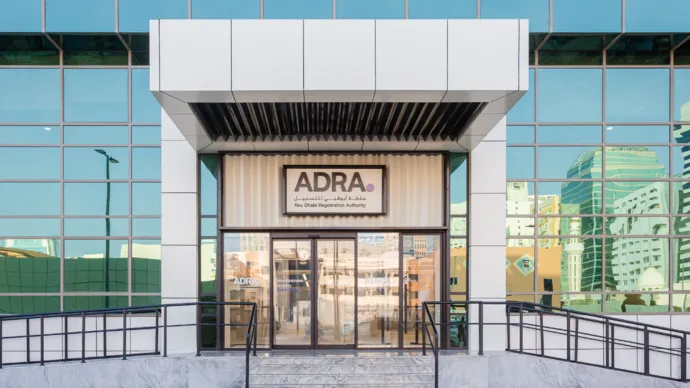 سلطة أبوظبي للتسجيل تواصل جهودها في تعزيز استقرار الأسواق وضمان حماية المستهلك