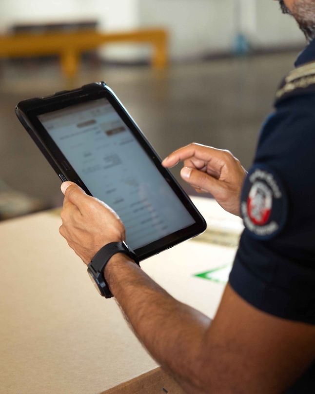 Abu dhabi customs wins hr icons award