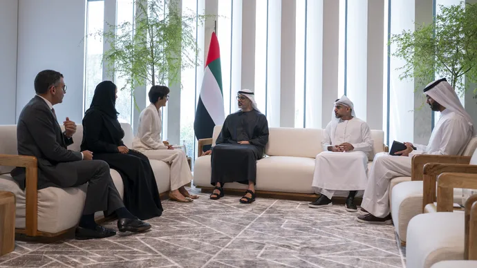 خالد بن محمد بن زايد يلتقي رئيس مجلس إدارة مجموعة "سيتي جروب" المصرفية
