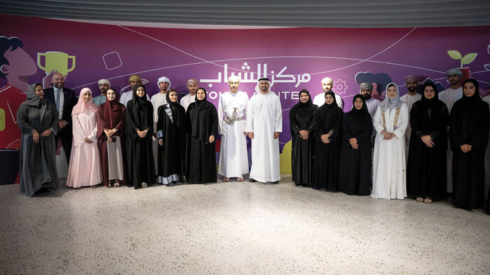 Theyab bin Mohamed bin Zayed visits headquarters of Oman Youth Center