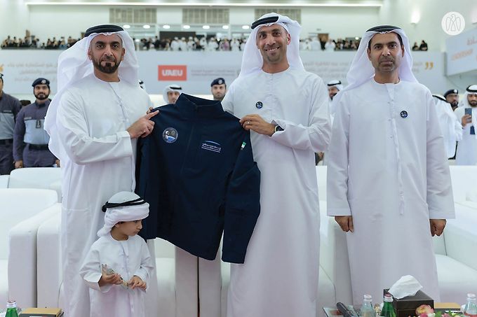 Saif bin Zayed interacts with Emirati astronaut Sultan Al Neyadi at A Call From Space Al Ain edition