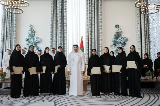 Hamdan bin Zayed receives top-performing 12th grade students in Al Dhafra Region