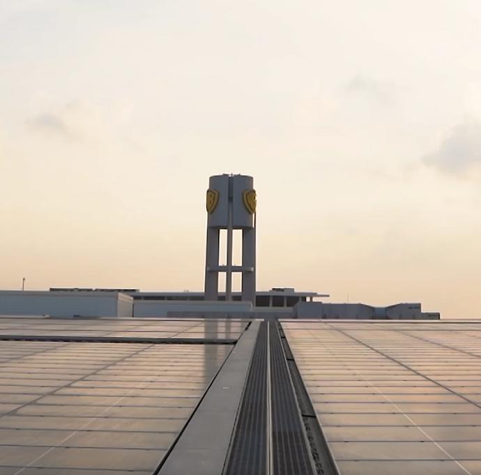 «ميرال» و«ايميرج» تفتتحان أكبر مشروع إماراتي للطاقة الشمسية فوق مبنى «عالم وارنر براذرز أبوظبي»