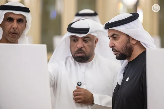 Hamdan bin Zayed receives delegation from Abu Dhabi Heritage Authority and reviews projects, programmes, and plans