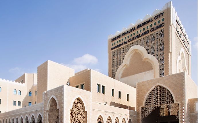 مركز الطب الطبيعي وإعادة التأهيل التابع لمدينة الشيخ خليفة الطبية يحصل على اعتماد دولي