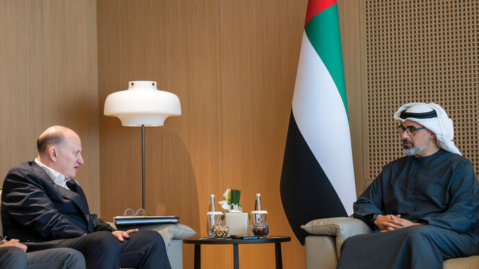 خالد بن محمد بن زايد يلتقي رئيس مجلس إدارة مجموعة &quot;إتش إس بي سي&quot; القابضة