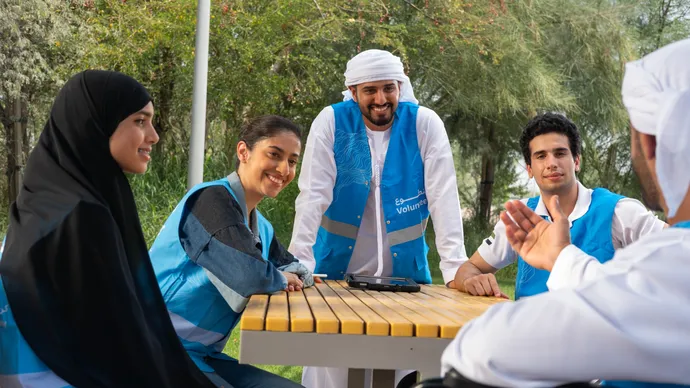 بالتعاون مع مؤسسة الإمارات دائرة تنمية المجتمع – أبوظبي تطلق مبادرة «الفِرق التطوعية للأحياء»