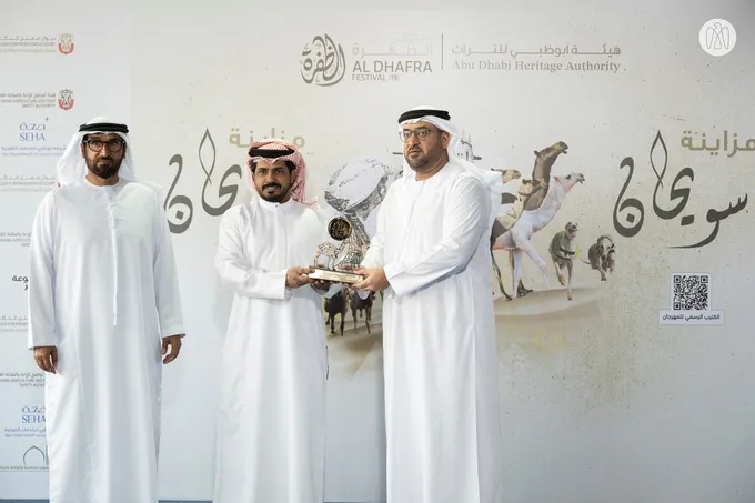 Mohammed bin Hamdan bin Zayed attends Sweihan Mazayna, part of Al Dhafra Festival