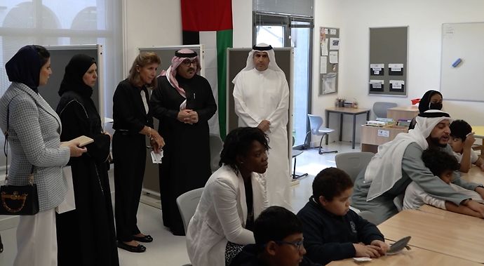 مسؤولون من قطاع التعليم في الإمارات والبحرين يزورون معهد الكرامة لتدريب أصحاب الهمم